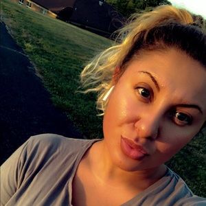 Meet your Posher, Alejandra